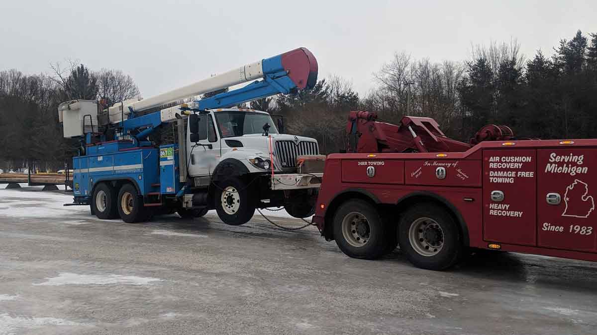 Heavy Towing Service Ludington MI